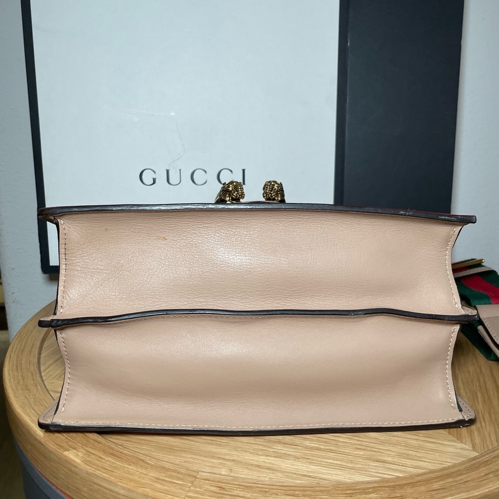 Gucci
Bamboo leather satchel
Good condition
Multicolour, Leather - Picture 10 of 10